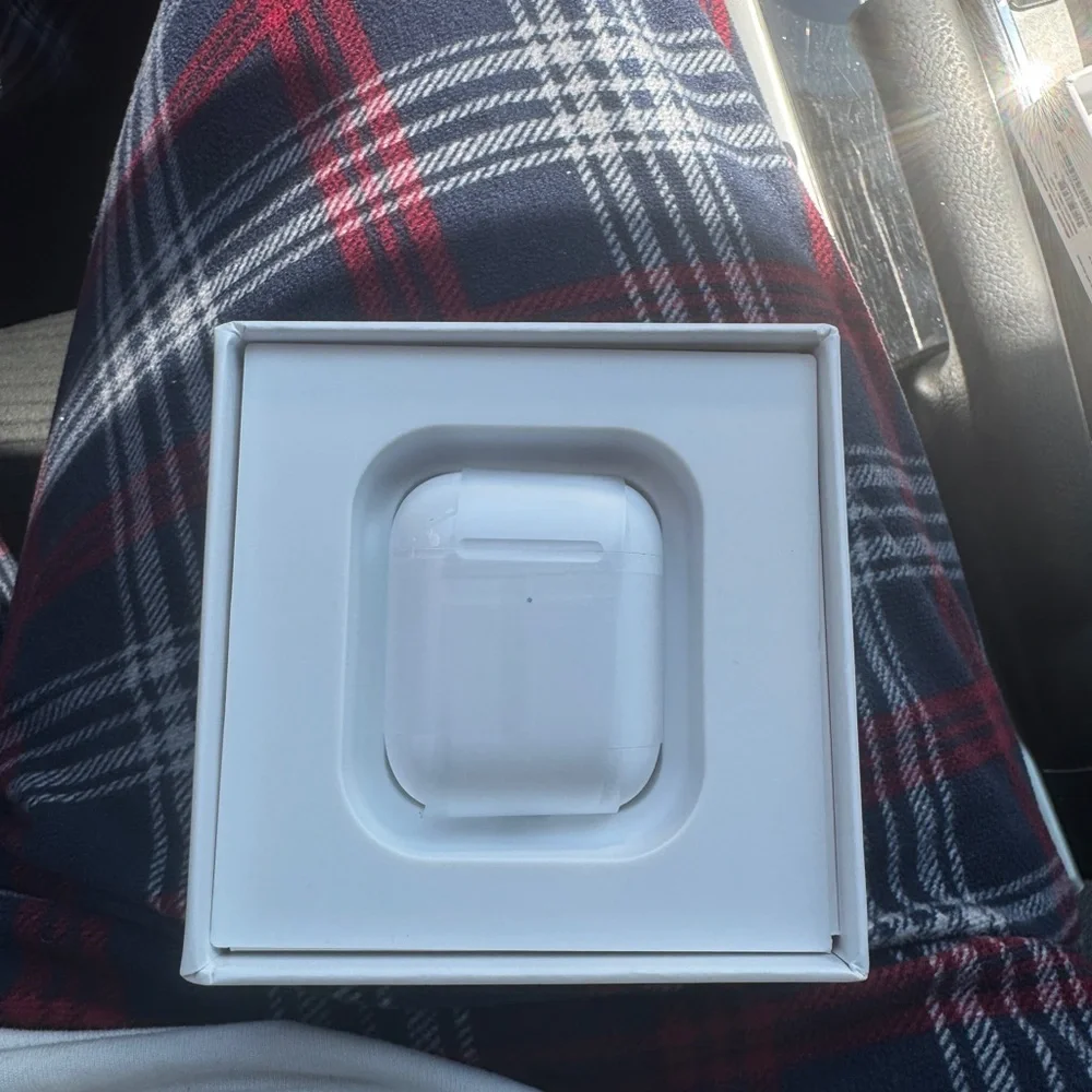 Apple AirPods in Classic White - Picture 2 of 2